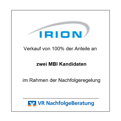 Das Bild stellt eine Mitteilung oder Ankündigung dar, dass die Firma IRION ihre gesamten Unternehmensanteile an zwei MBI (Management Buy-In) Kandidaten im Rahmen einer Nachfolgeregelung verkauft hat. MBI bezeichnet eine Geschäftssituation, bei der externe Führungskräfte oder Manager ein Unternehmen erwerben und übernehmen. Die VR Nachfolgeberatung scheint in diesem Verkauf und Übergabeprozess involviert gewesen zu sein, möglicherweise als beratende Institution.